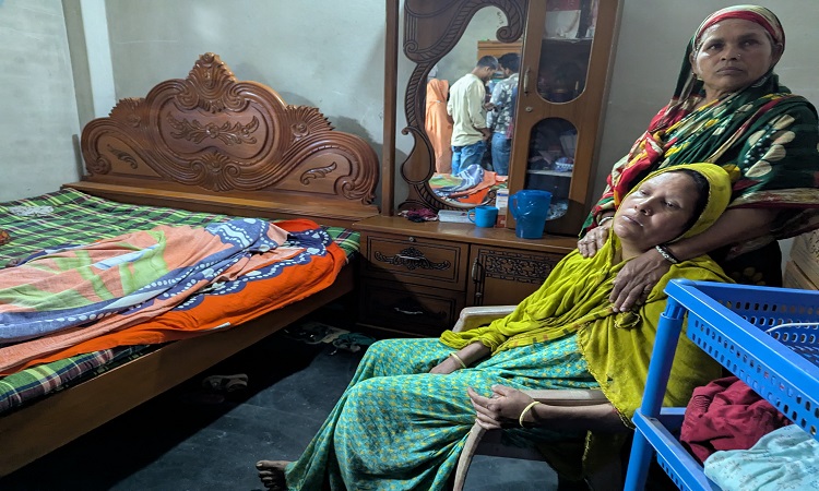 রাজবাড়ীতে প্রবাসীর স্ত্রীর ঝুলন্ত মরদেহ উদ্ধার