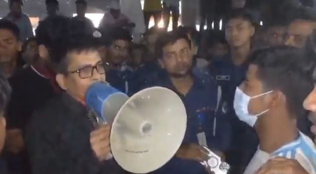 সেনাবাহিনীর অনুরোধে সাভারে শ্রমিকদের সড়ক অবরোধ প্রত্যাহার