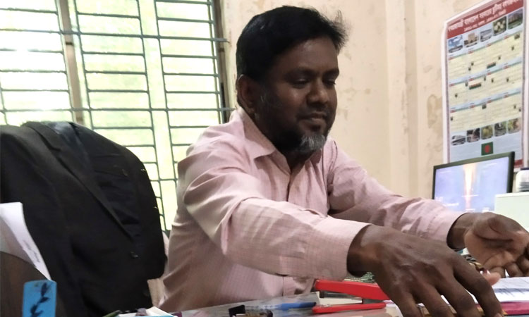 এলেঙ্গায় টিসিবি কার্ড সংশোধনে টাকা নেওয়ার অভিযোগ