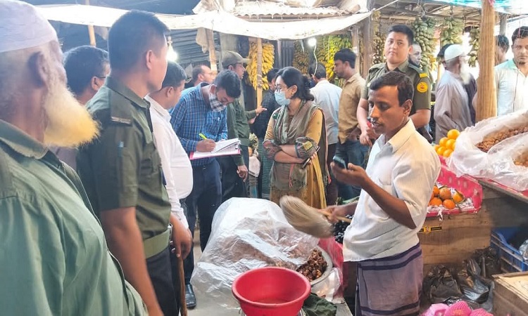 পবিত্র রমজান উপলক্ষে প্রশাসনের বাজার মনিটরিং