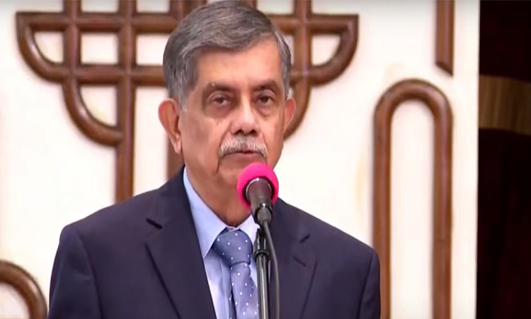 উপদেষ্টা হিসেবে শপথ নিলেন অধ্যাপক সি আর আবরার