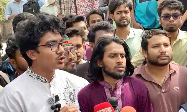 তিনদফা দাবি জানিয়ে রাবি শিক্ষার্থীদের অবরোধ প্রত্যাহার