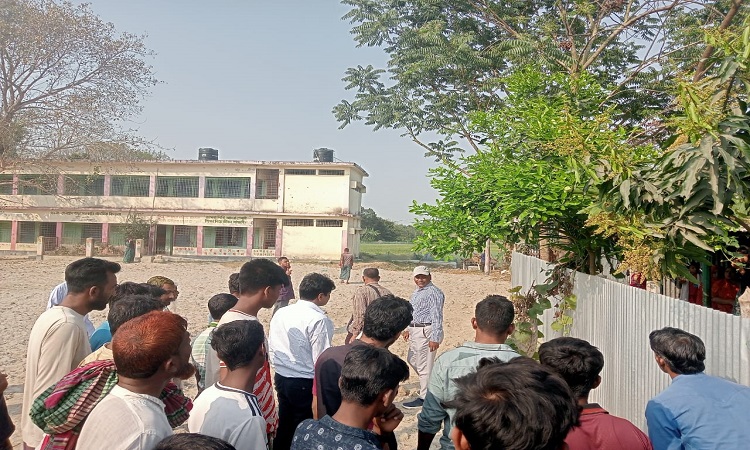 বিদ্যালয়ের সীমানা নির্ধারণ না করেই ফিরে গেলেন এসিল্যান্ড