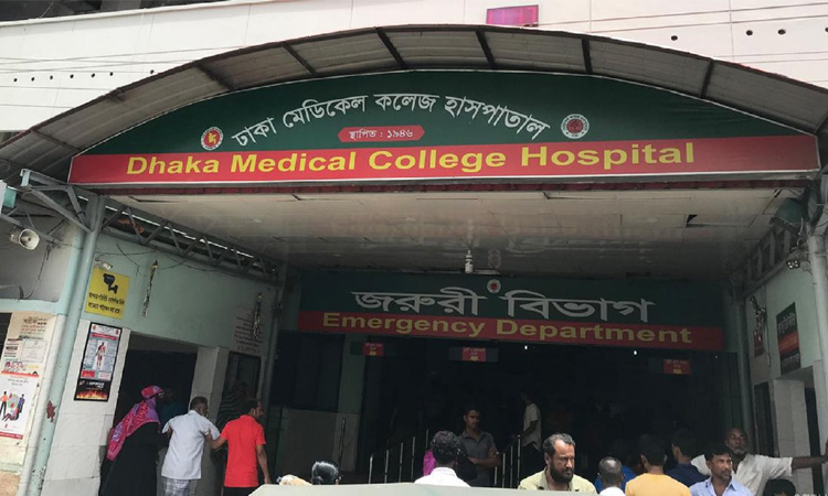 ঢামেকে অর্ধশতাধিক দালাল আটক