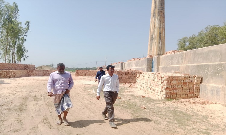 রাণীনগরে তিন ফার্মেসি ও দুই ইটভাটা মালিককে জরিমানা