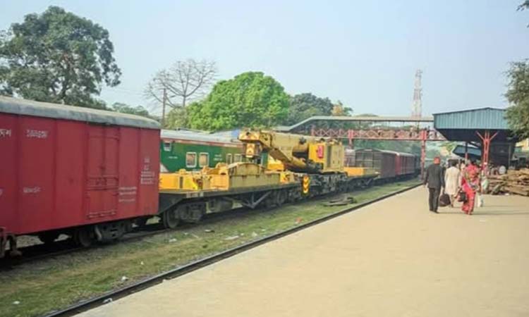 মহানগর এক্সপ্রেসের লাইনচ্যুত বগি উদ্ধার, ট্রেন চলাচল স্বাভাবিক
