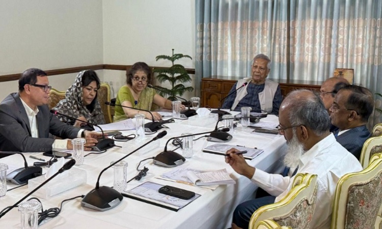 পানি শোধনাগার ও মেঘনা নদী রক্ষা প্রকল্প নিয়ে প্রধান উপদেষ্টার বৈঠক