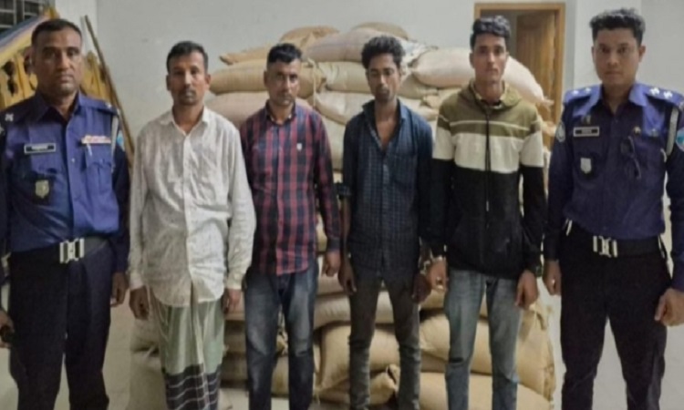 ১৫০ বস্তা অবৈধ পাচারকারী ভারতীয় চিনি বস্তা আটক