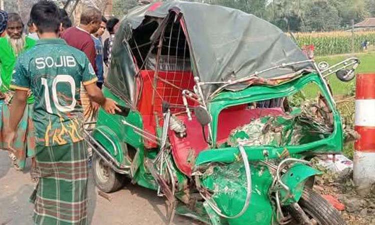 ময়মনসিংহে ট্রাকের ধাক্কায় অটোরিকশার ৩ যাত্রী নিহত