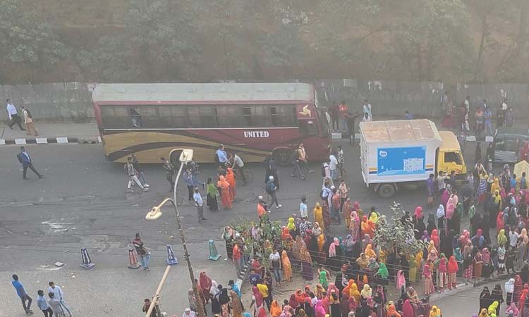 বনানীতে পোশাকশ্রমিকদের আন্দোলন প্রত্যাহার