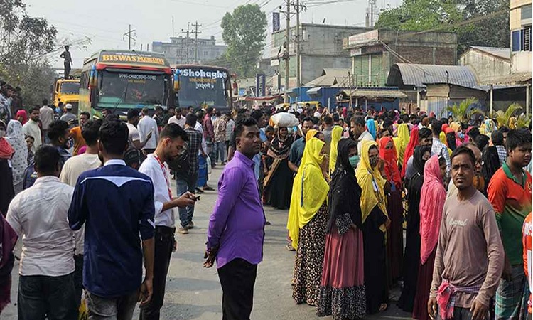 দুর্ঘটনায় শ্রমিক নিহত, ঢাকা-ময়মনসিংহ মহাসড়ক অবরোধ