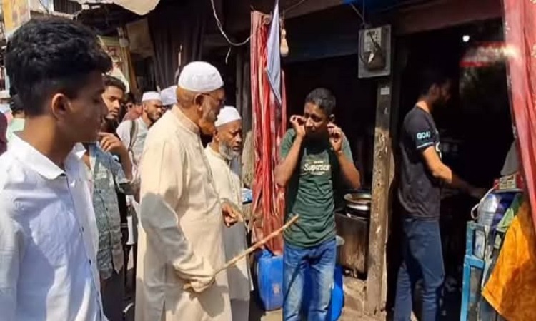 রোজা না রাখায় প্রকাশ্যে কান ধরিয়ে উঠবস, সমালোচনার ঝড়