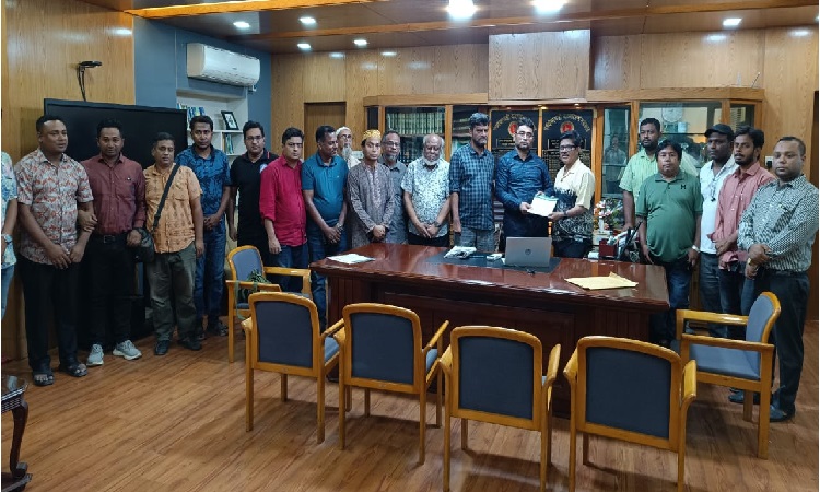 অপসাংবাদিকতা রোধ ও ব্যবস্থা নিতে প্রতিবাদ সমাবেশ ও স্মারকলিপি প্রদান