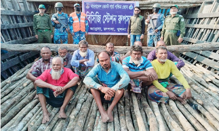 সুন্দরবন হতে চোরাইকৃত গেওয়া ও গরান কাঠসহ  আটক ১০