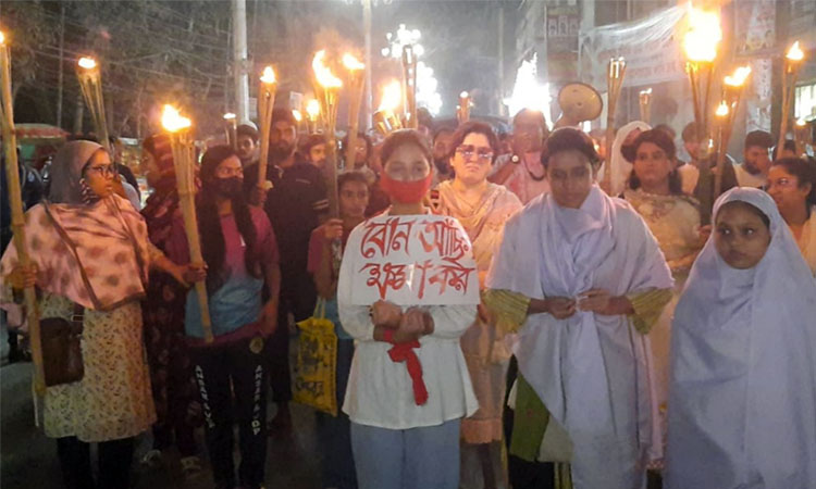 ধর্ষণের বিচার দাবিতে টাঙ্গাইলে মশাল মিছিল