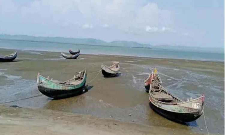 বাংলাদেশি ২৪ জেলেকে ফেরত দিলো আরাকান আর্মি