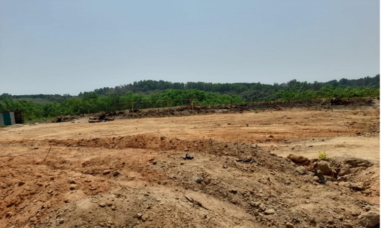 পাহাড় কেটে রাবার ফ্যাক্টরি নির্মাণ : স্বাস্থ্য ঝুঁকি ও পরিবেশ বিপর্যয়ের আশঙ্কা
