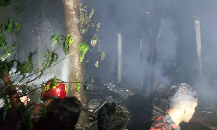 লক্ষ্মীপুরে গ্যাস সিলিন্ডার বিস্ফোরণে ৪ ঘরে অগুন, যুবক দগ্ধ