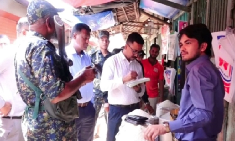 চালের দর নিয়ন্ত্রণে ব্রাহ্মণবাড়িয়ায় বাজারে বিশেষ টাস্ক ফোর্স অভিযান
