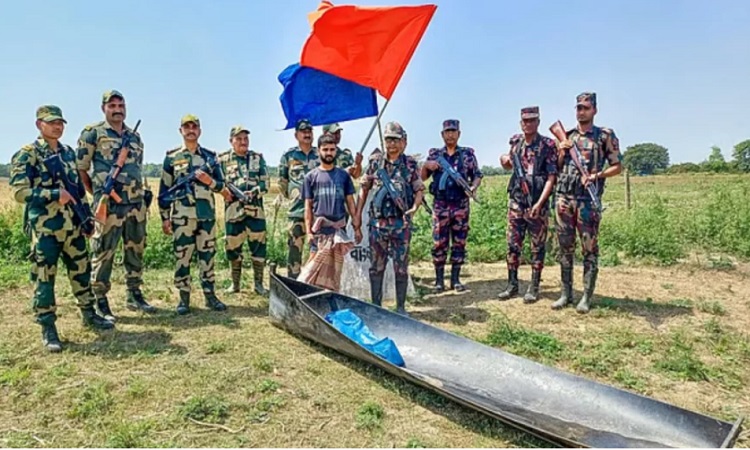 শিবগঞ্জ সীমান্তে আটক বাংলাদেশি জেলেকে ফেরত দিল বিএসএফ