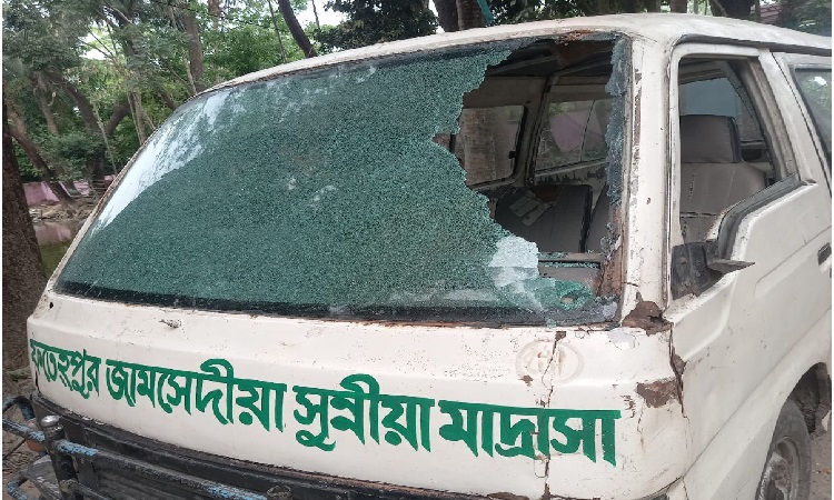 চাঁদা না দেয়ায় মাদরাসা ও মসজিদে হামলা-ভাঙচুর, আহত ১৫