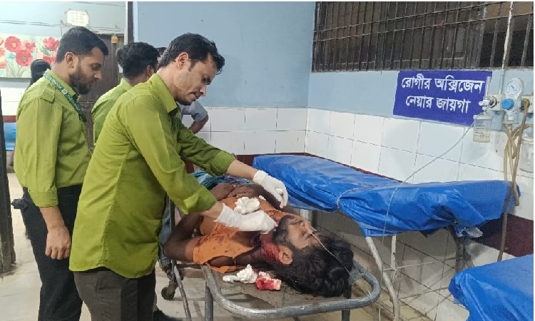 ধর্ষণ চেষ্টার অভিযোগে যুবককে গণধোলাই দিয়ে পুলিশে সোপর্দ