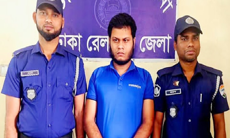 রেলের ২১ টিকিটসহ কালোবাজারি আটক