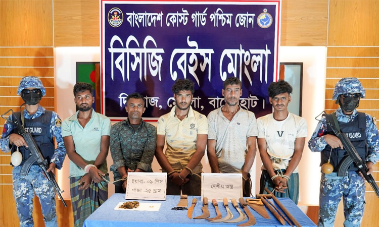 মোংলায় জাহাজে চুরির প্রস্তুতিকালে আটক ৫