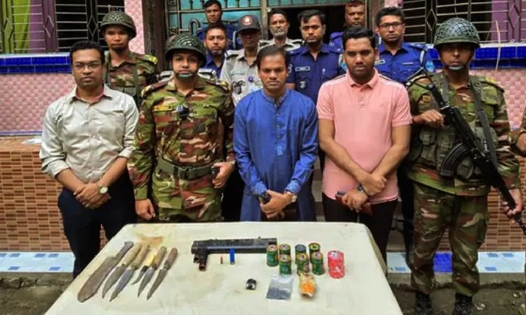 ফেনীতে ছাত্রদল নেতা গ্রেফতার, অস্ত্র ও গুলি উদ্ধার