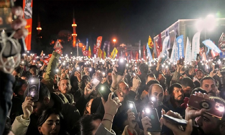 সরকারবিরোধী বিক্ষোভে উত্তাল তুরস্ক, এরদোয়ানের পদত্যাগ দাবি