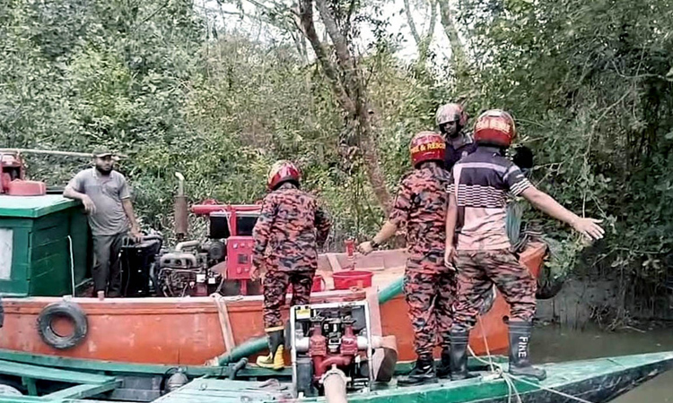 সুন্দরবনের আগুন নিয়ন্ত্রণে, পুড়েছে সাড়ে ৩ একর বনভূমি