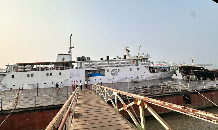 ভোলা-চট্টগ্রাম রুটে যাত্রীবাহী লঞ্চ চলাচল শুরু