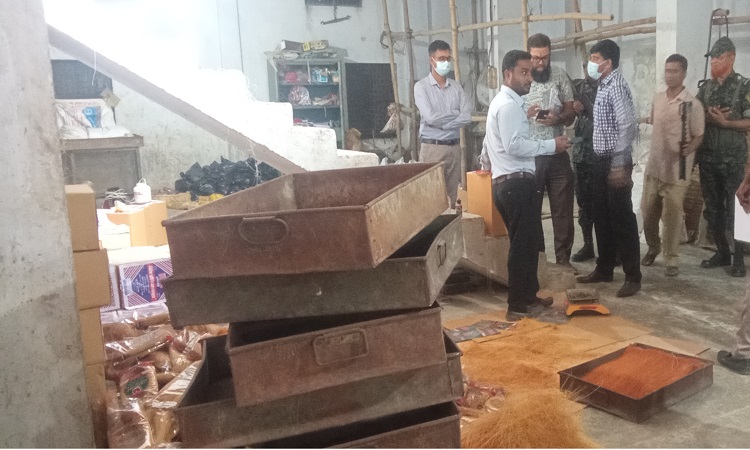ফেনীতে অবৈধ সেমাই কারখানায় অভিযান, লাখ টাকা জরিমানা