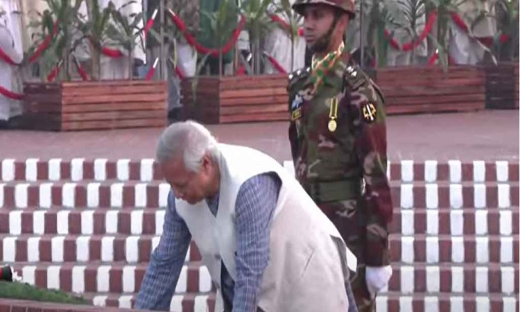 জাতির শ্রেষ্ঠ সন্তানদের প্রতি প্রধান উপদেষ্টার শ্রদ্ধা নিবেদন