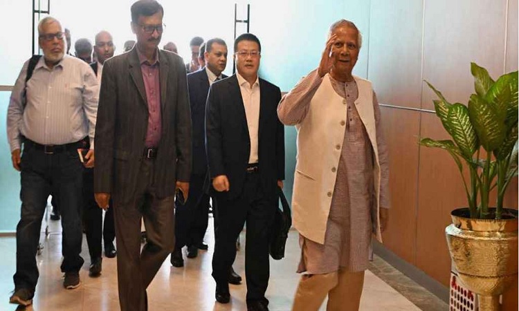 চীনের উদ্দেশে ঢাকা ছাড়লেন প্রধান উপদেষ্টা