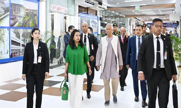 চীনে পৌঁছেছেন প্রধান উপদেষ্টা