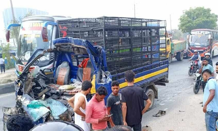 গাজীপুরে ট্রাক-কাভার্ড ভ্যান সংঘর্ষে নিহত ২