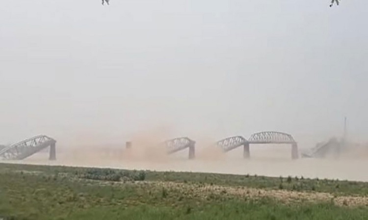 মিয়ানমারে ভূমিকম্পে ধসে পড়ল সেতু