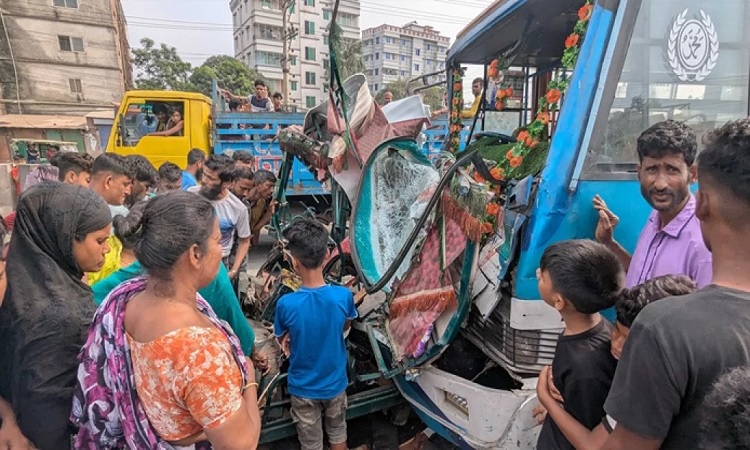 গাজীপুরে বাস-অটোরিকশা সংঘর্ষে নারীসহ নিহত ৩