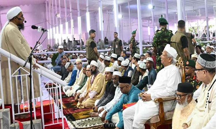 জাতীয় ঈদগাহে নামাজ পড়েছেন প্রধান উপদেষ্টা, বিকেলে শুভেচ্ছা বিনিময়