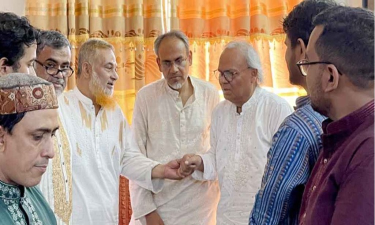 ঈদের শুভেচ্ছা জানাতে মীর মুগ্ধের বাসায় রিজভী