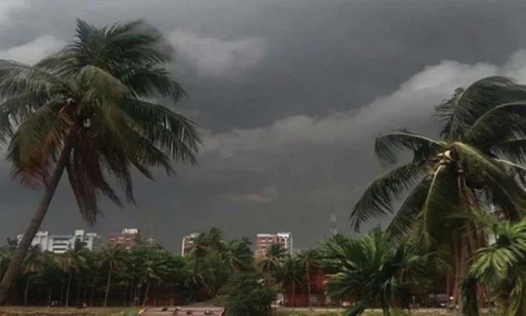 দুপুরের মধ্যে ৬০ কিমি বেগে ঝড়ের আভাস
