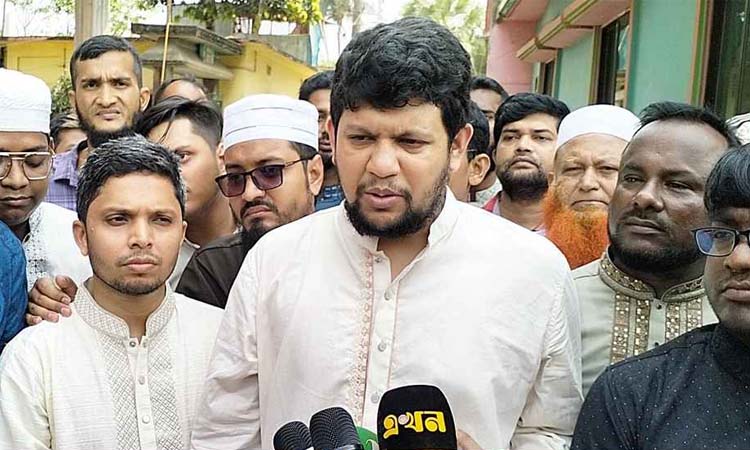 দেশকে অস্থিতিশীল করার চেষ্টা হলে হার্ডলাইনে যাবে সরকার: : মাহফুজ আলম