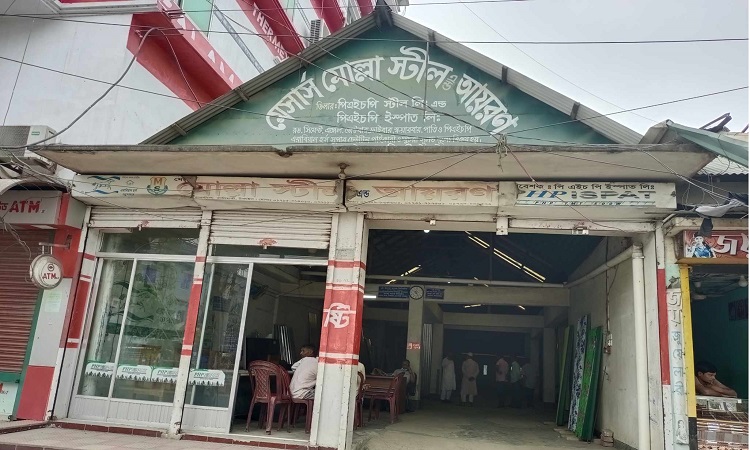 এলেঙ্গাতে মোল্লা স্টিল এন্ড আয়রনে দুর্ধর্ষ চুরি