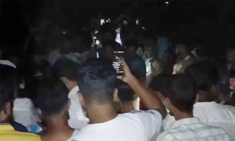 মাদারীপুরে ভ্যানচালককে গলা কেটে হত্যা