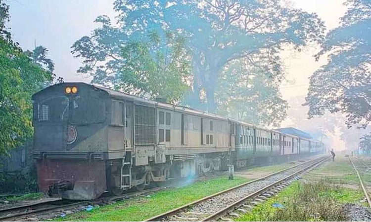 প্রায় ২ ঘণ্টা পর ঢাকা-ময়মনসিংহ রুটে ট্রেন চলাচল স্বাভাবিক
