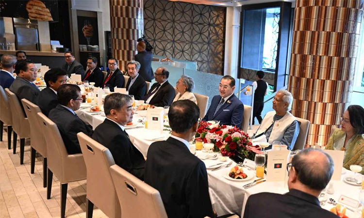 থাই বিশিষ্টজনদের সঙ্গে প্রধান উপদেষ্টার বৈঠক