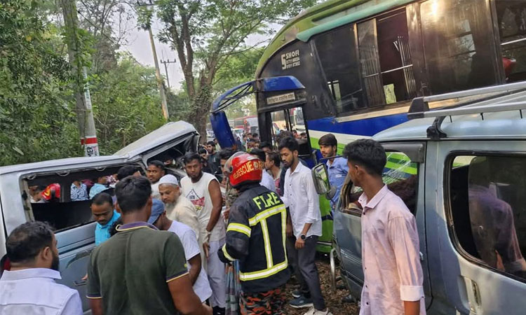 লোহাগাড়ায় বাস-মাইক্রোবাস সংঘর্ষে আহত আরও একজনের মৃত্যু