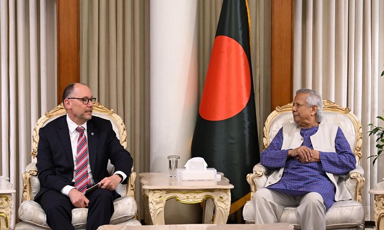 প্রধান উপদেষ্টার সঙ্গে পিটার হাসের সাক্ষাৎ