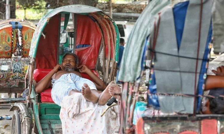 ৪ অঞ্চলে ঝড়-বৃষ্টির আভাস, কমতে পারে তাপমাত্রা